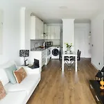 Abora Garden With Terrace, Pool, Extensive Gardens And Free Parking Apartmán *