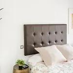 Abora Garden With Terrace, Pool, Extensive Gardens And Free Parking Apartmán