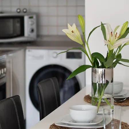 Apartmán Abora Garden With Terrace, Pool, Extensive Gardens And Free Parking