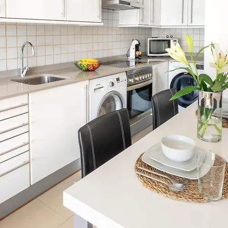Apartmán Abora Garden With Terrace, Pool, Extensive Gardens And Free Parking *