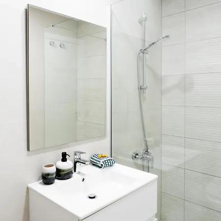 Abora Garden With Terrace, Pool, Extensive Gardens And Free Parking Apartmán