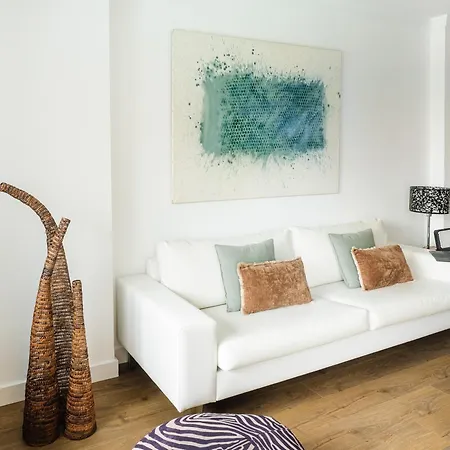 Apartmán Abora Garden With Terrace, Pool, Extensive Gardens And Free Parking